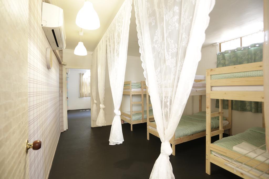 Tiger Lily Hostel Бангкок Номер фото