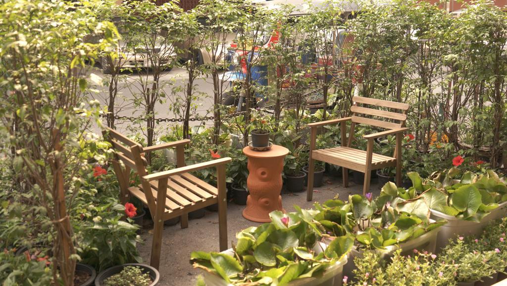 Tiger Lily Hostel Бангкок Экстерьер фото