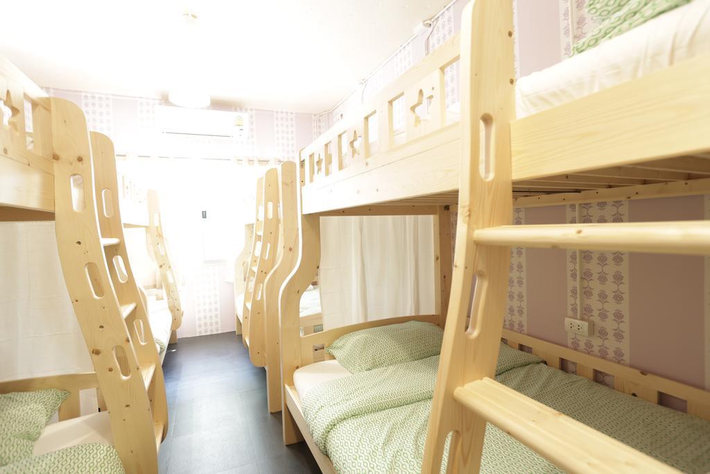 Tiger Lily Hostel Бангкок Номер фото