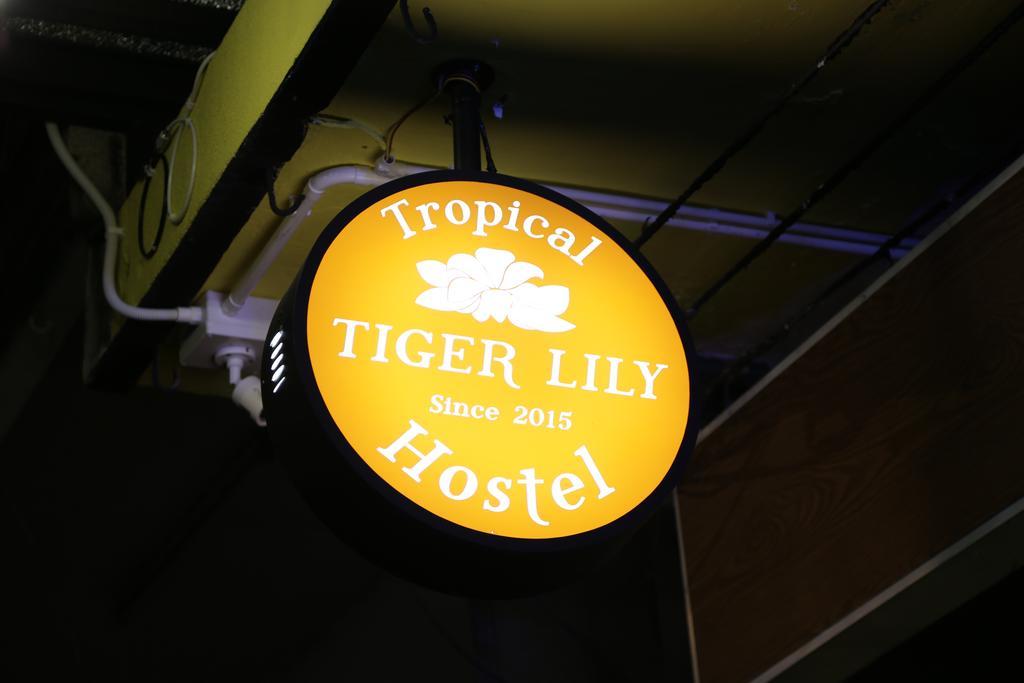 Tiger Lily Hostel Бангкок Экстерьер фото