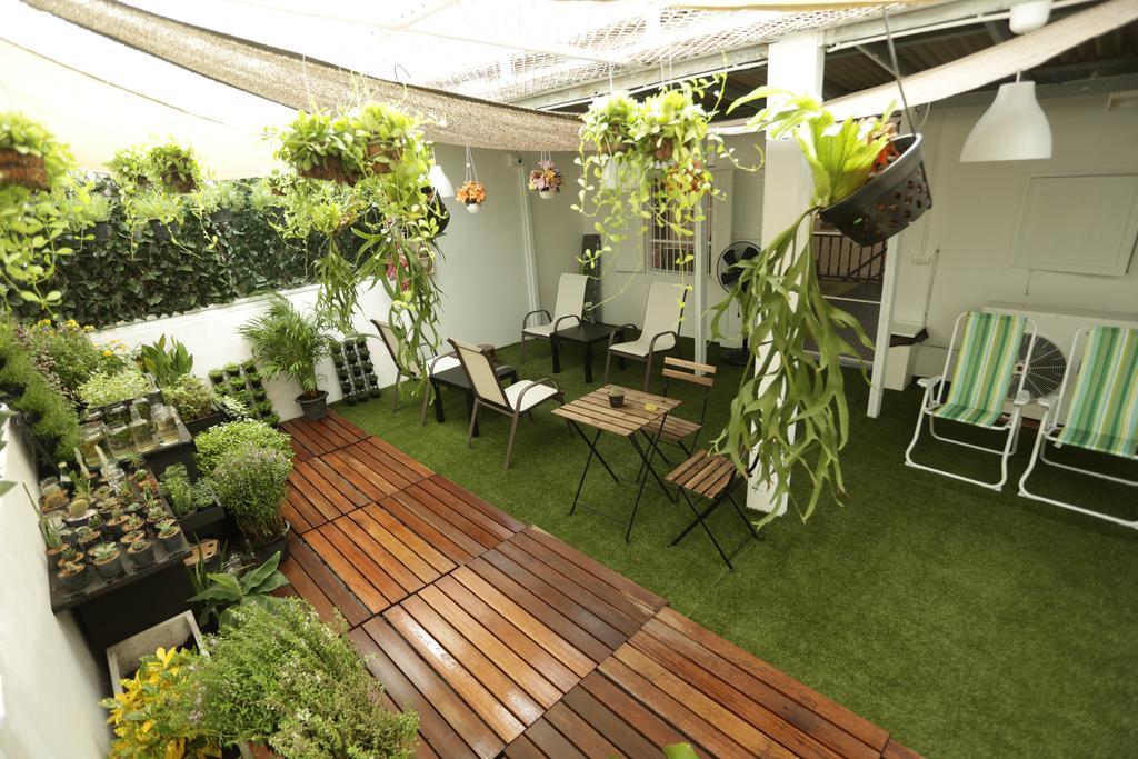 Tiger Lily Hostel Бангкок Экстерьер фото